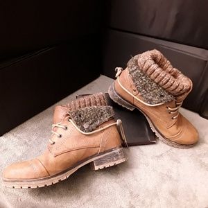 ❗️ FINAL PRICE CLOSET CLOSING Size 6 Tan Cuff Distress Style Ankle Boots